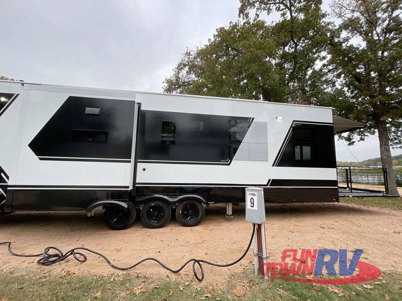 2024 Brinkley Model G 4000 Toy Hauler Fifth Wheel RV For Sale In