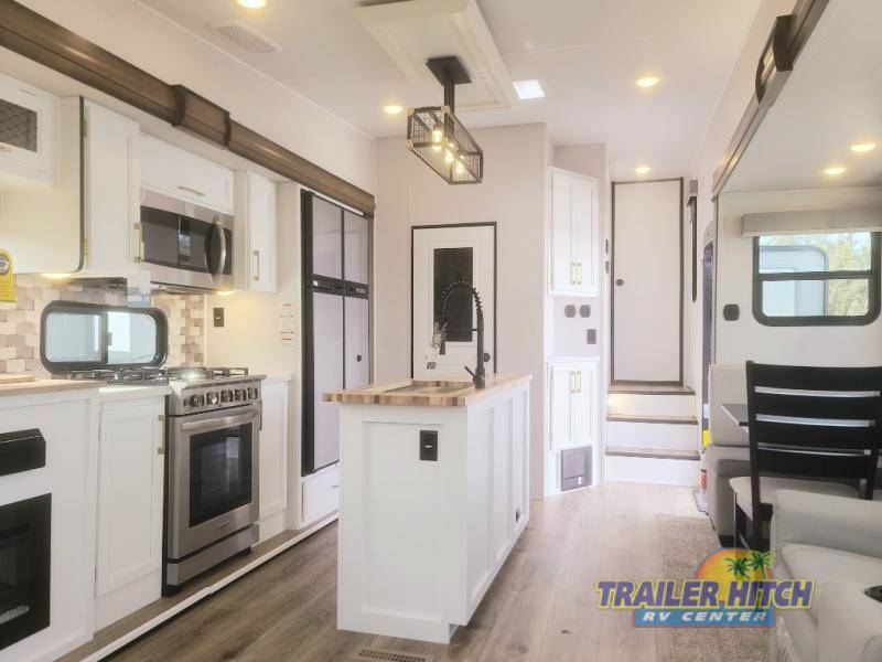 2022 Prime Time Crusader 335RLP Fifth Wheel RV For Sale In Nipomo, CA