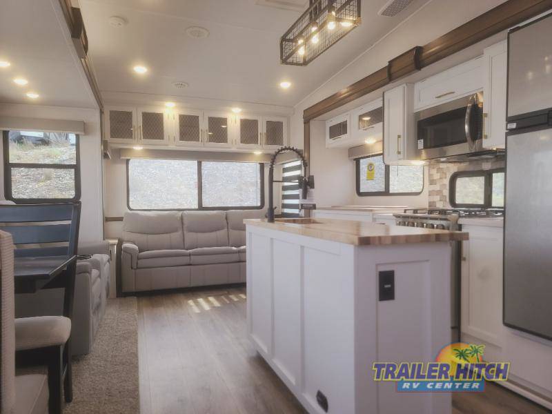 2022 Prime Time Crusader 335RLP Fifth Wheel RV For Sale In Nipomo, CA