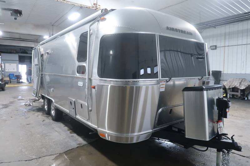 2024 Airstream Flying Cloud 25FBT Travel Trailer RV For Sale In