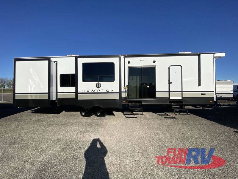 2024 CrossRoads Hampton HP380RKS Park Model RV For Sale In Giddings, TX