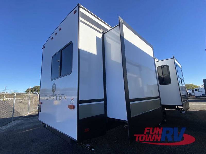 2024 CrossRoads Hampton HP380RKS Park Model RV For Sale In Giddings, TX